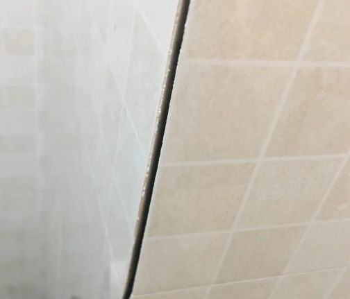 宣化瓷砖空鼓维修公司分享阳台瓷砖脱落的修复过程可以分为以下几个步骤